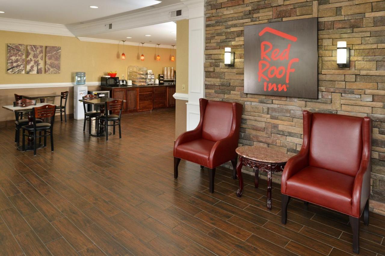 Red Roof Inn Dalton Bagian luar foto