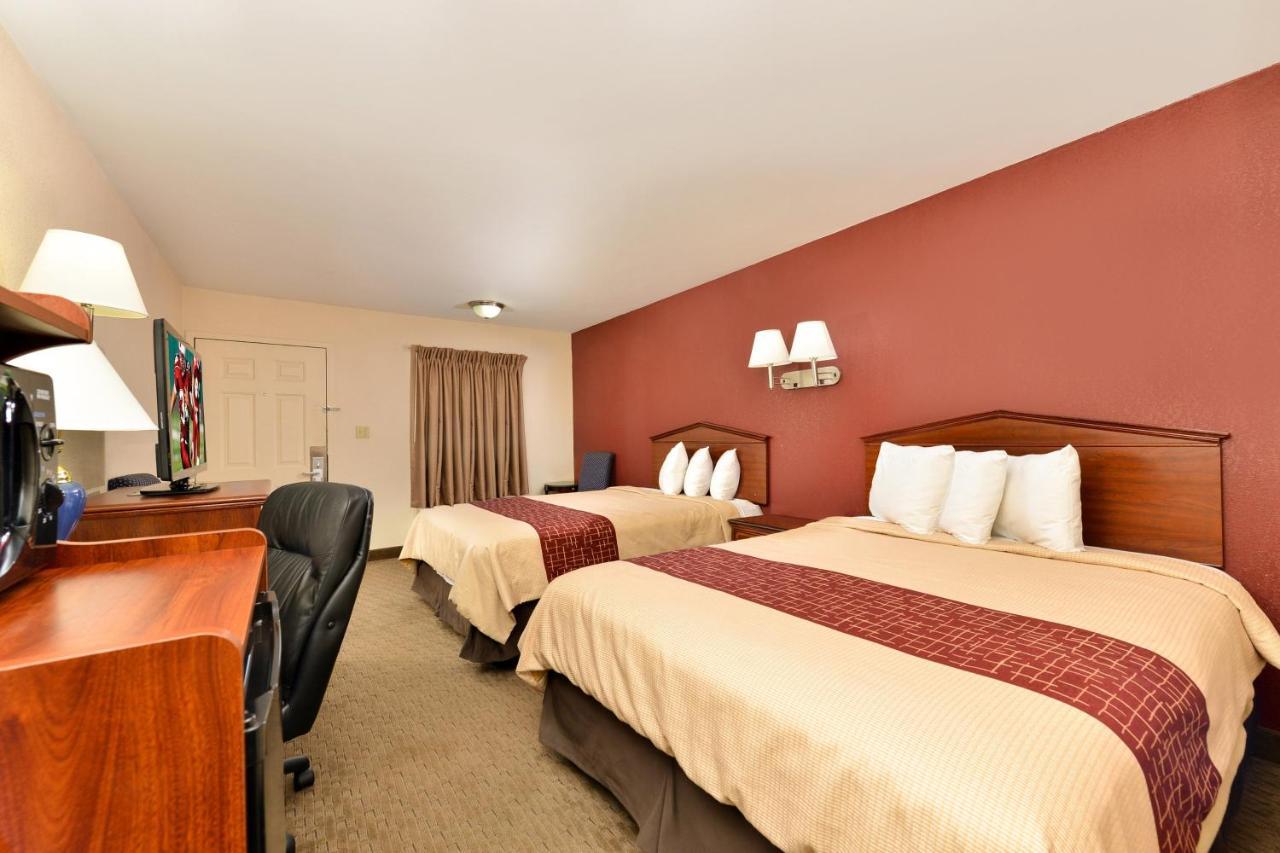 Red Roof Inn Dalton Bagian luar foto