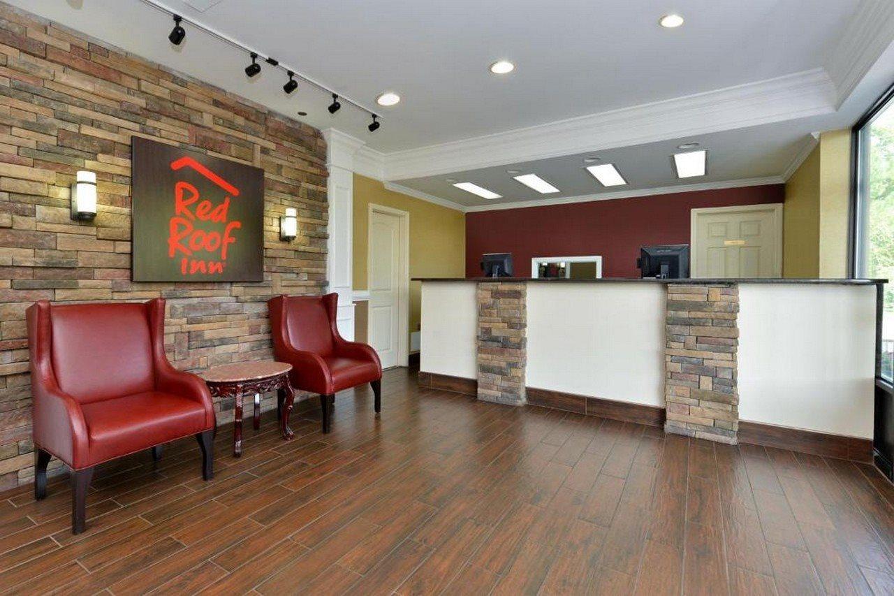 Red Roof Inn Dalton Bagian luar foto