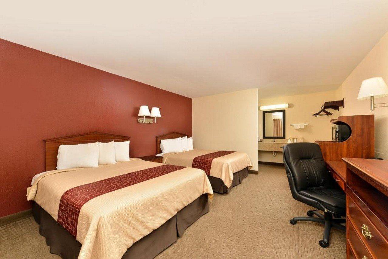 Red Roof Inn Dalton Bagian luar foto